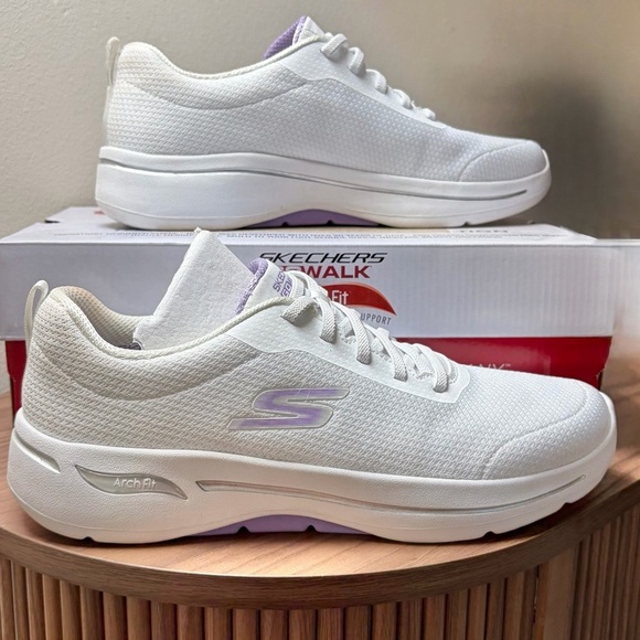 Skechers Shoes - Skechers GOwalk Arch Fit Elinda White Lavender Women’s Size 10 Walking Sneakers